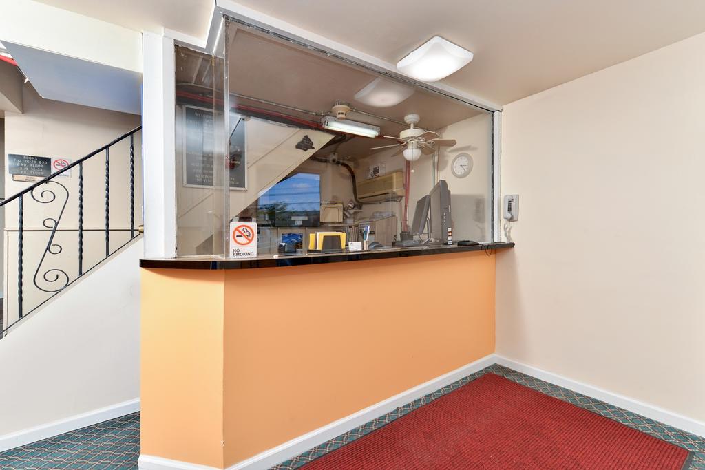 Media Inn & Suites Ngoại thất bức ảnh