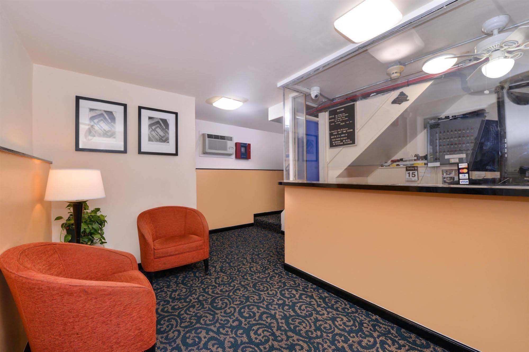 Media Inn & Suites Ngoại thất bức ảnh