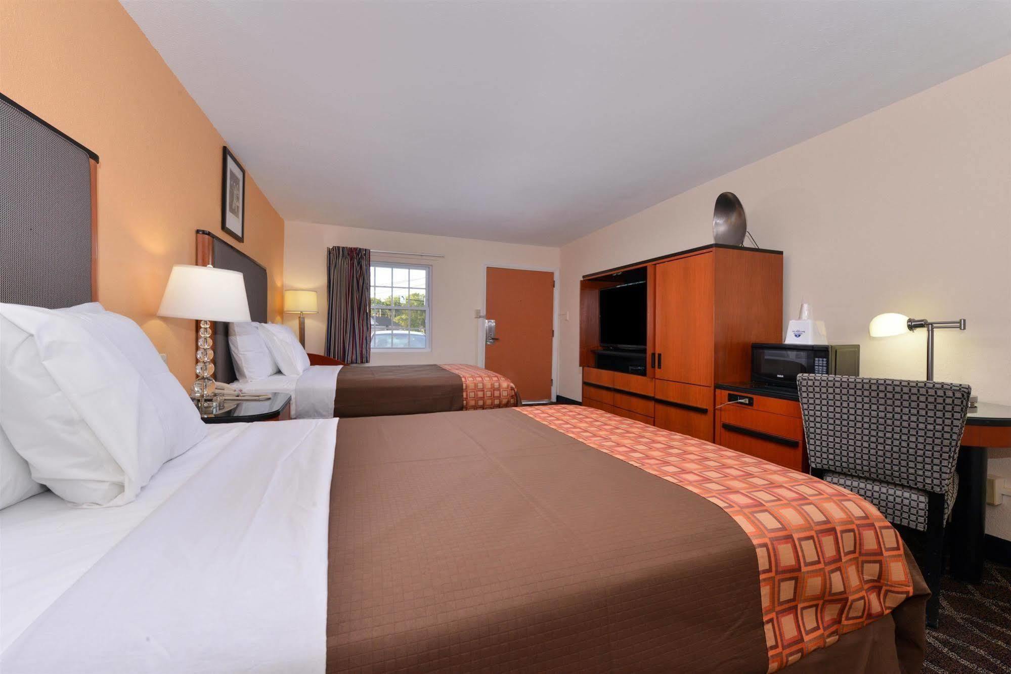Media Inn & Suites Ngoại thất bức ảnh